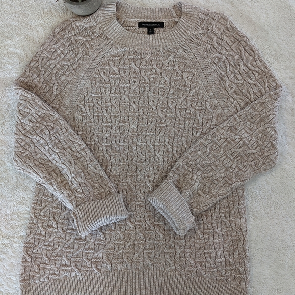 Banana Republic Other - Banana Republic Crewneck Sweater (Cream)